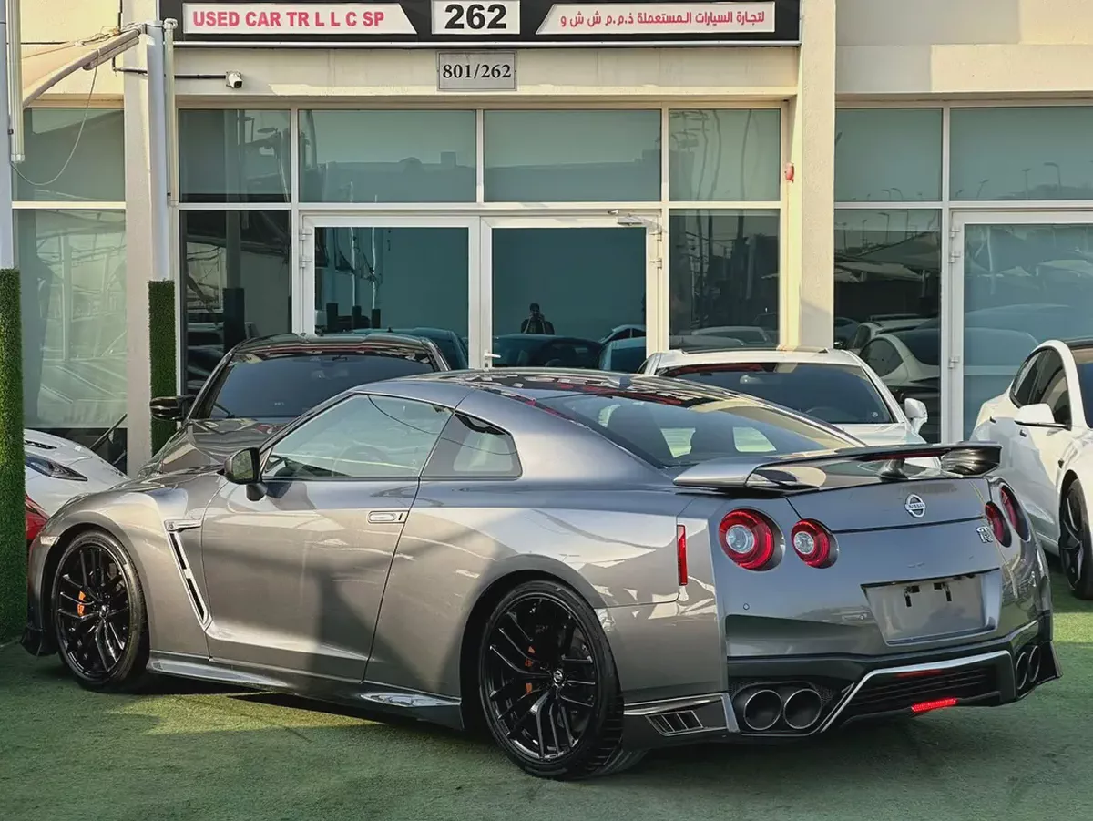 2017 Nissan GT-R Premium | Canadian Specs | Immaculate Condition-4-4