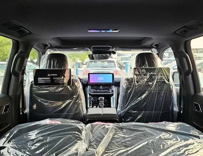 Toyota Land Cruiser VX TOYOTA LANDCRUISER LC300 VX TWIN TURBO || RADAR | JBL,BIG DVD, REAR ENTERTAINMENT | DIESEL AT 3.3L V-16