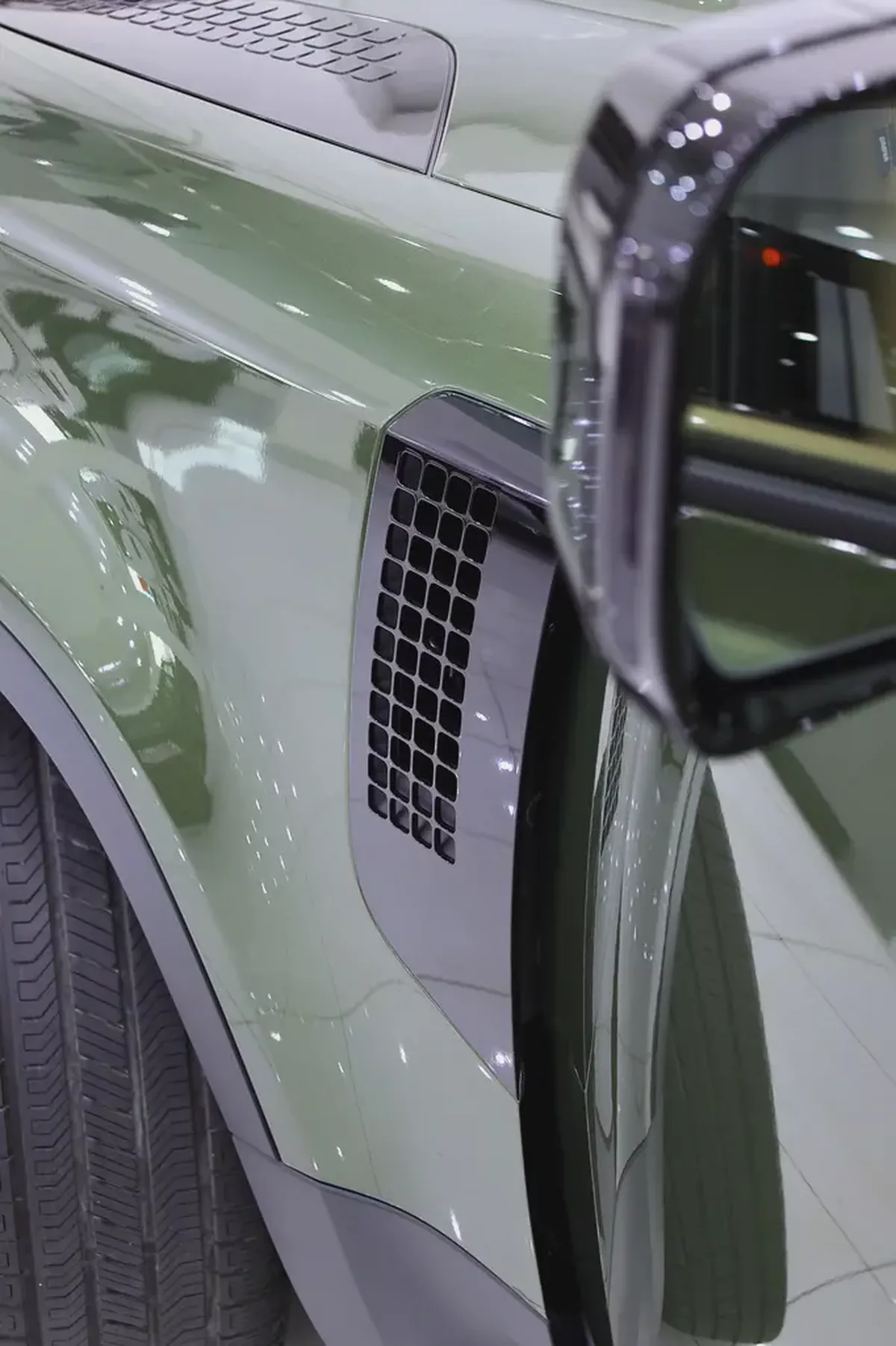 BRAND NEW DEFENDER 90 - P300 - SPECIAL WOOLSTONE GREEN-9-9
