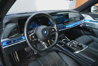 2024 - BMW i7 - Perfect inside and out for 366,000.00 AED-9