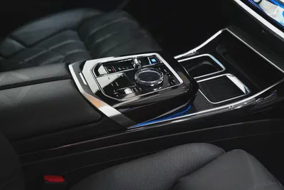 2024 - BMW i7 - Perfect inside and out for 366,000.00 AED-15