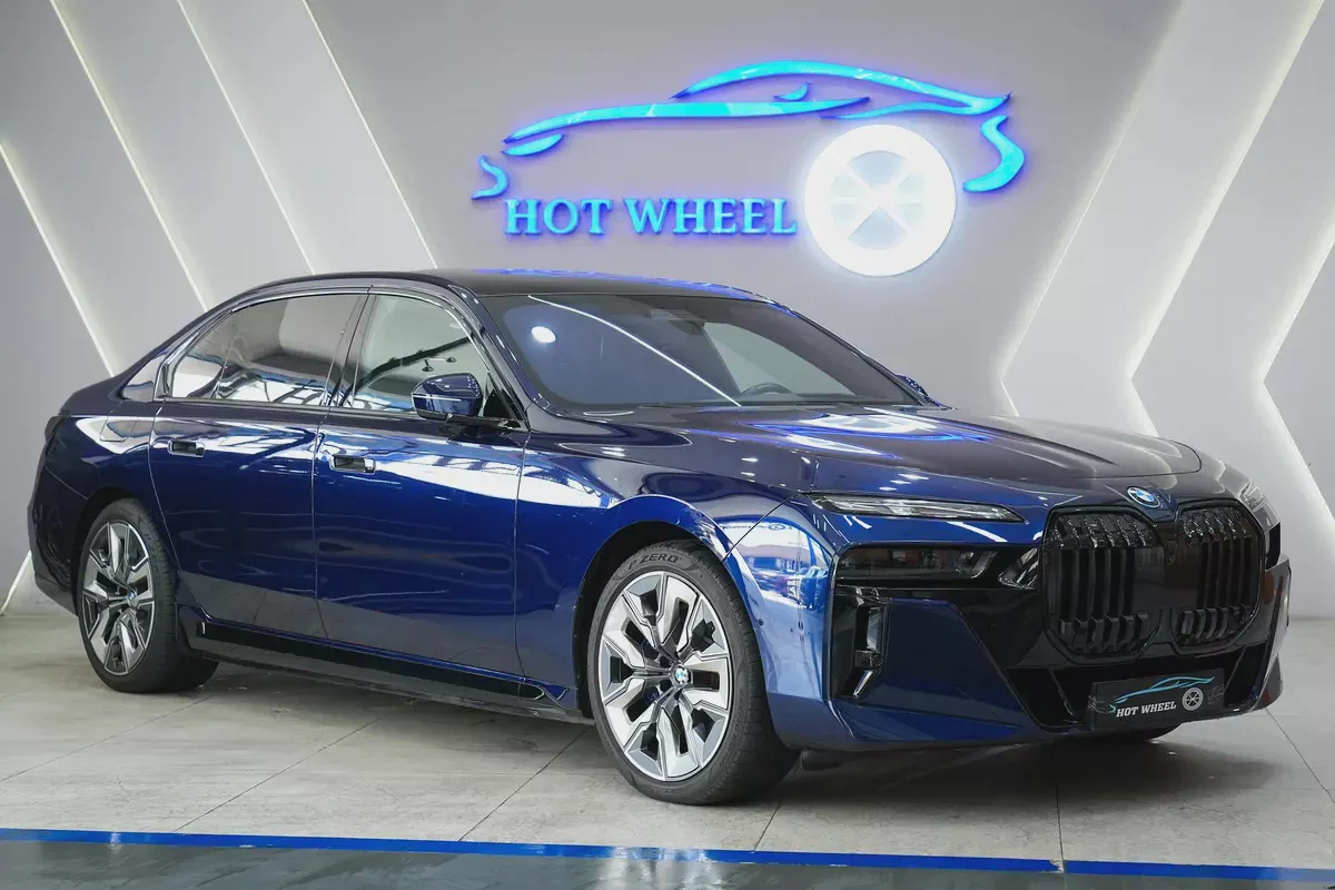 2024 - BMW i7 - Perfect inside and out for 366,000.00 AED-1-1