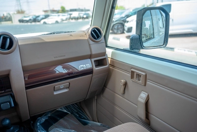 TOYOTA LAND CRUISER 70 LC78-2