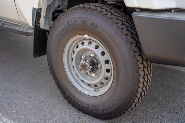TOYOTA LAND CRUISER 70 LC78