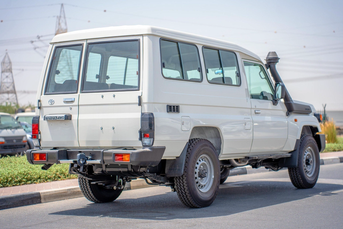 TOYOTA LAND CRUISER 70 LC78-4-4