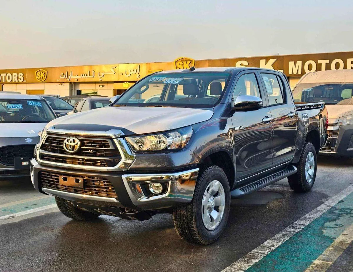 Toyota Hilux GLX WIDE BODY | M/T |  2.4L V4 DIESEL | 3 AIRBAG | COOL BOX | LARGE DVD |  UNDER PROTECTOR STRIPE TAPE B
