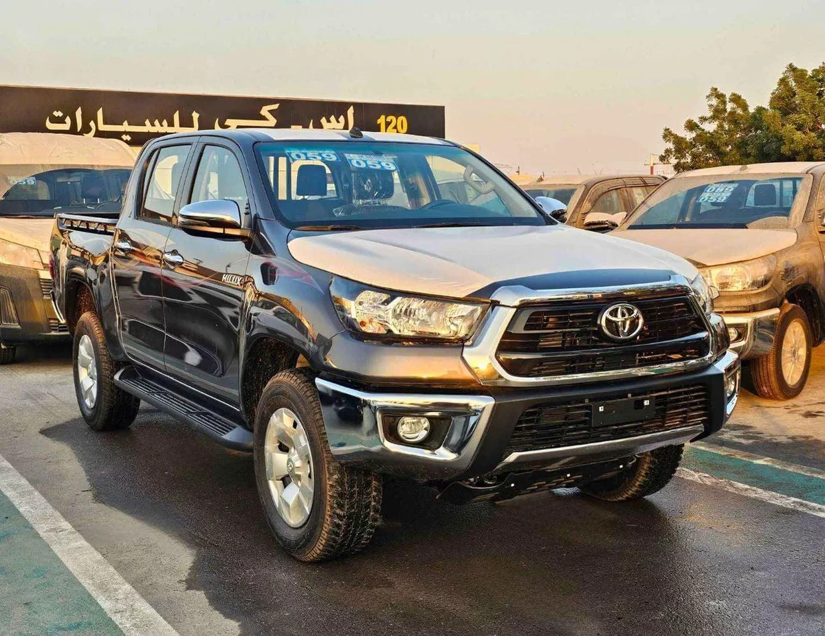Toyota Hilux GLX WIDE BODY | M/T |  2.4L V4 DIESEL | 3 AIRBAG | COOL BOX | LARGE DVD |  UNDER PROTECTOR STRIPE TAPE B-1-0
