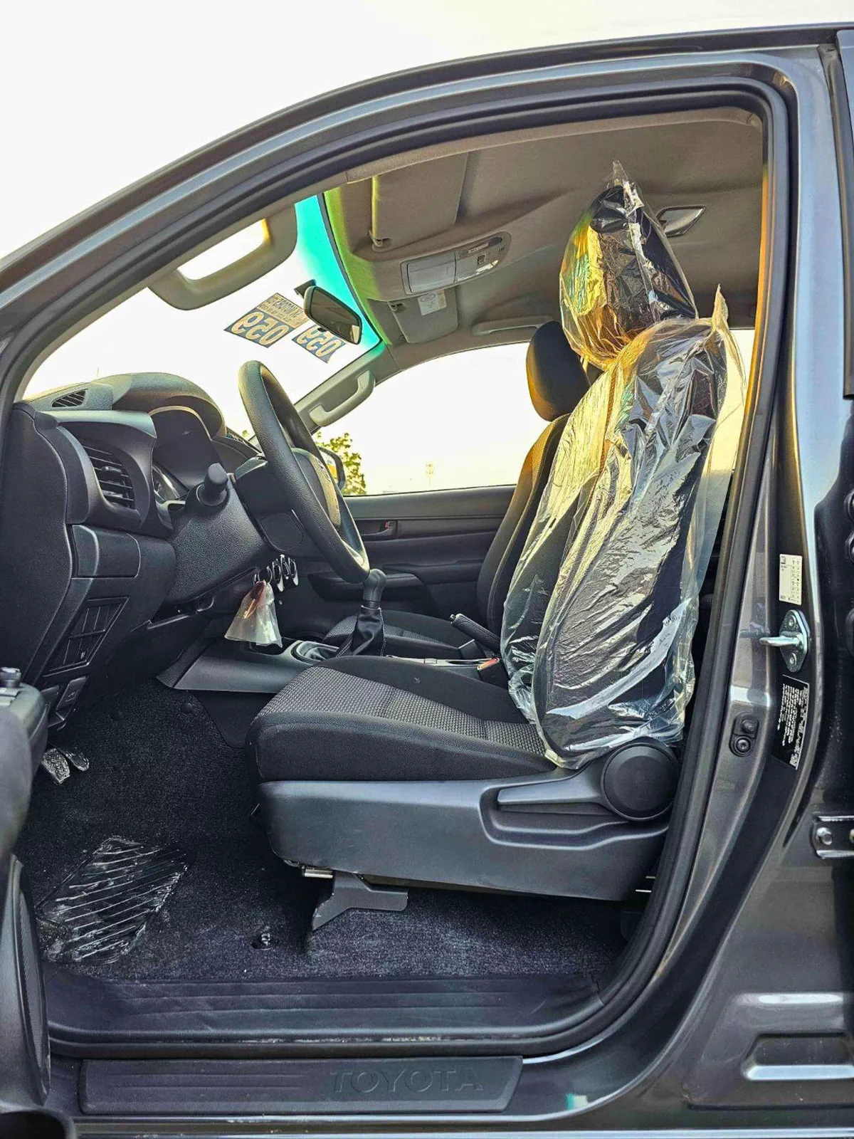 Toyota Hilux GLX WIDE BODY | M/T |  2.4L V4 DIESEL | 3 AIRBAG | COOL BOX | LARGE DVD |  UNDER PROTECTOR STRIPE TAPE B-7-0