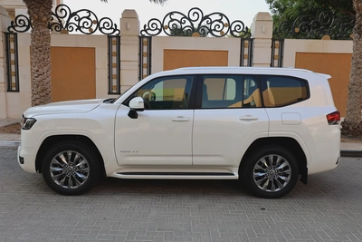 Toyota Land Cruiser LIKE BRAND NEW - TWIN TURBO-GXR-2025-1000KM-GCC SPECS-UNDER WARRANTY ALFOTAIM-6