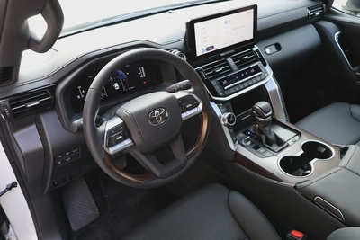 Toyota Land Cruiser LIKE BRAND NEW - TWIN TURBO-GXR-2025-1000KM-GCC SPECS-UNDER WARRANTY ALFOTAIM-9