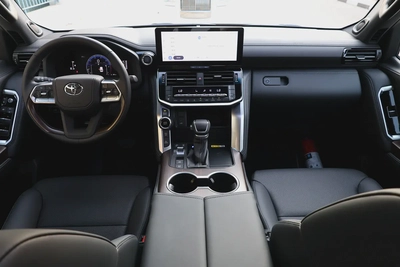 Toyota Land Cruiser LIKE BRAND NEW - TWIN TURBO-GXR-2025-1000KM-GCC SPECS-UNDER WARRANTY ALFOTAIM-10