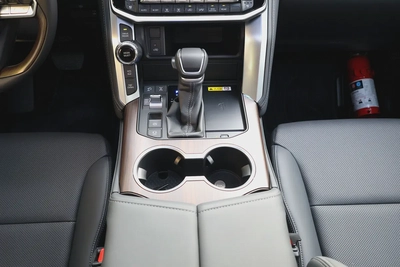 Toyota Land Cruiser LIKE BRAND NEW - TWIN TURBO-GXR-2025-1000KM-GCC SPECS-UNDER WARRANTY ALFOTAIM-13