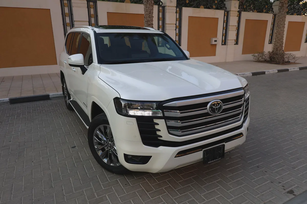 Toyota Land Cruiser LIKE BRAND NEW - TWIN TURBO-GXR-2025-1000KM-GCC SPECS-UNDER WARRANTY ALFOTAIM-1-1