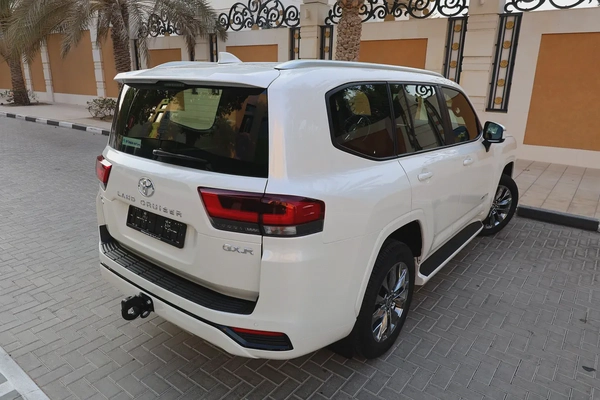 Toyota Land Cruiser LIKE BRAND NEW - TWIN TURBO-GXR-2025-1000KM-GCC SPECS-UNDER WARRANTY ALFOTAIM