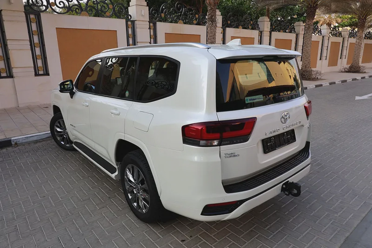 Toyota Land Cruiser LIKE BRAND NEW - TWIN TURBO-GXR-2025-1000KM-GCC SPECS-UNDER WARRANTY ALFOTAIM-3-3