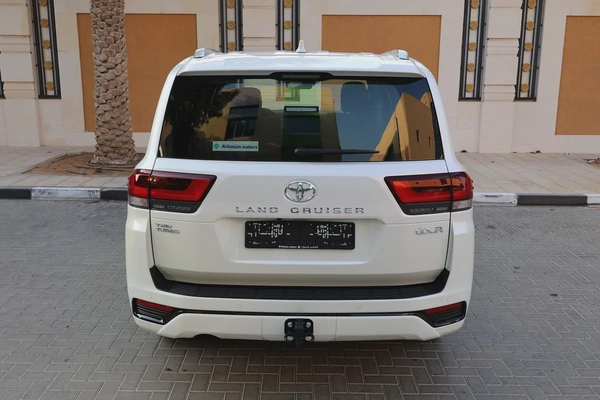Toyota Land Cruiser LIKE BRAND NEW - TWIN TURBO-GXR-2025-1000KM-GCC SPECS-UNDER WARRANTY ALFOTAIM
