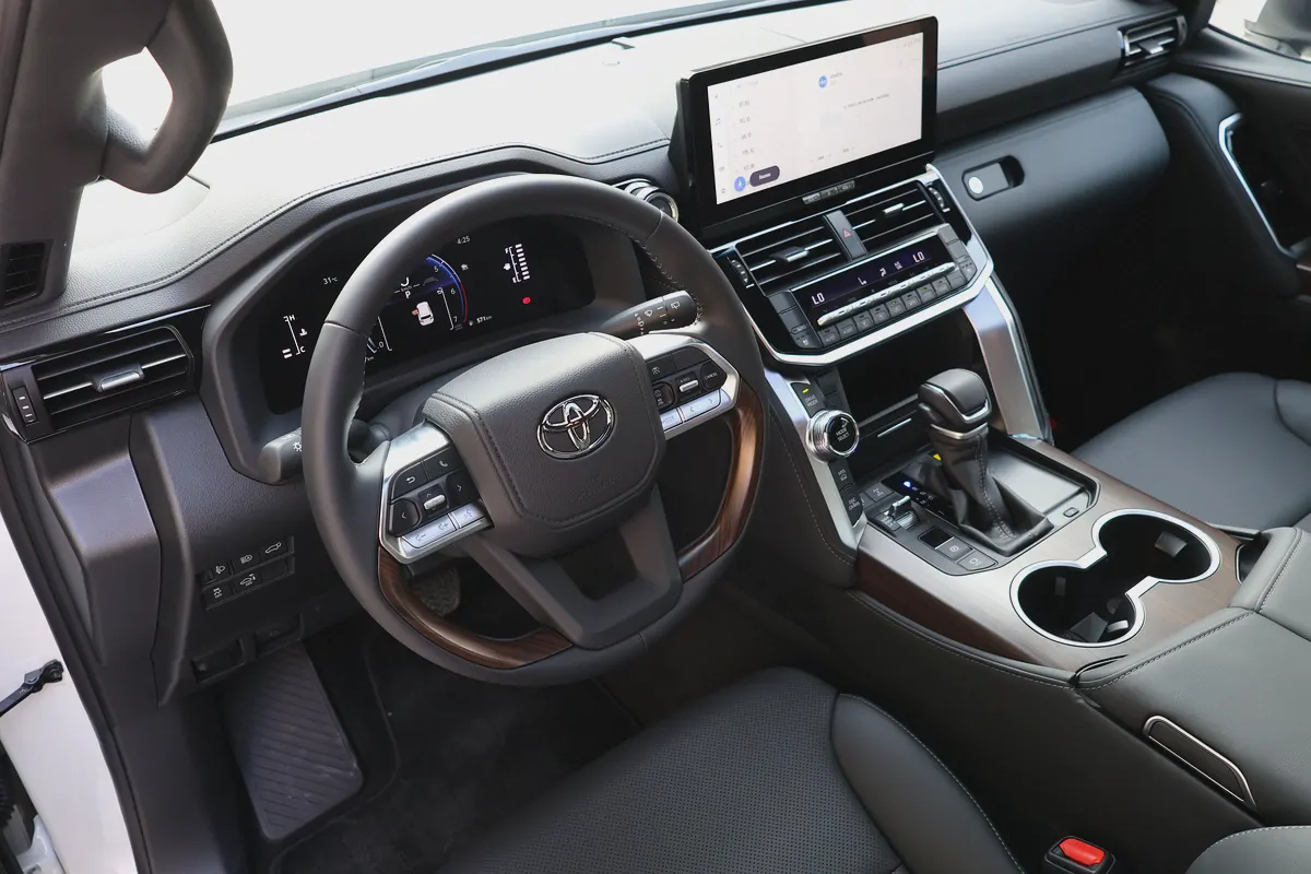 Toyota Land Cruiser LIKE BRAND NEW - TWIN TURBO-GXR-2025-1000KM-GCC SPECS-UNDER WARRANTY ALFOTAIM-9-9