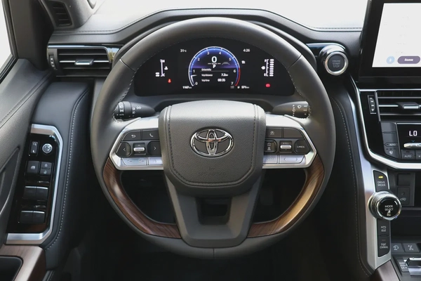 Toyota Land Cruiser LIKE BRAND NEW - TWIN TURBO-GXR-2025-1000KM-GCC SPECS-UNDER WARRANTY ALFOTAIM