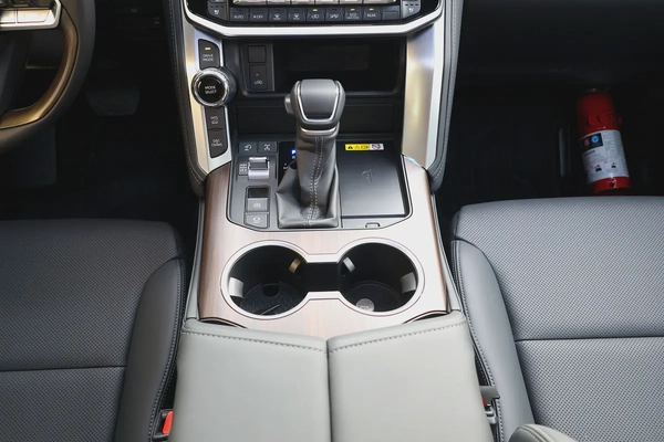 Toyota Land Cruiser LIKE BRAND NEW - TWIN TURBO-GXR-2025-1000KM-GCC SPECS-UNDER WARRANTY ALFOTAIM