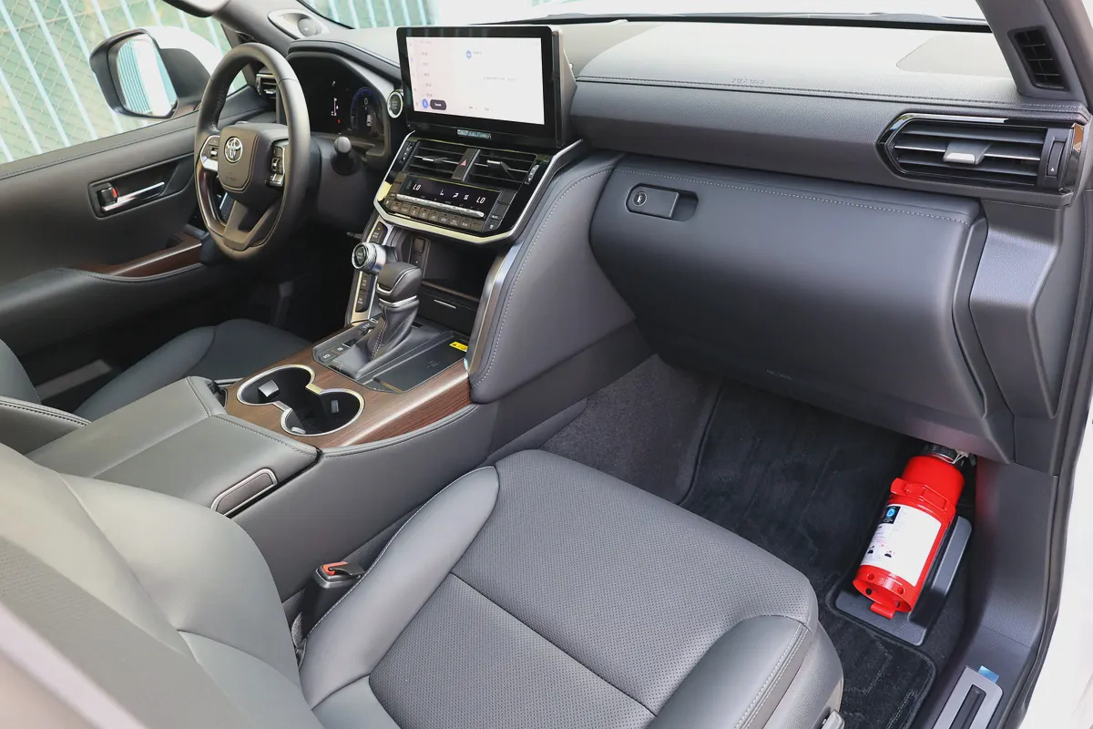 Toyota Land Cruiser LIKE BRAND NEW - TWIN TURBO-GXR-2025-1000KM-GCC SPECS-UNDER WARRANTY ALFOTAIM-14-14
