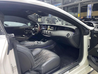 Mercedes Benz S 63 AMG Coupe-12