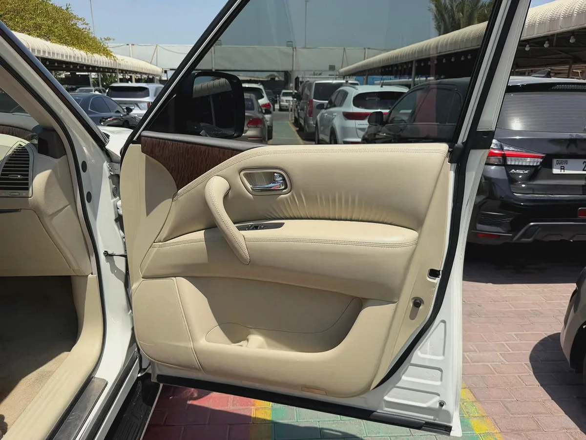 Nissan Patrol SE Platinum 2014 | GCC Specs | Well Maintained-10-10