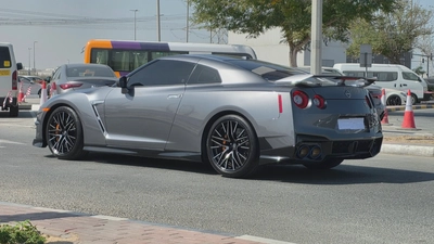 Nissan GT-R Premium (American 4k)-10