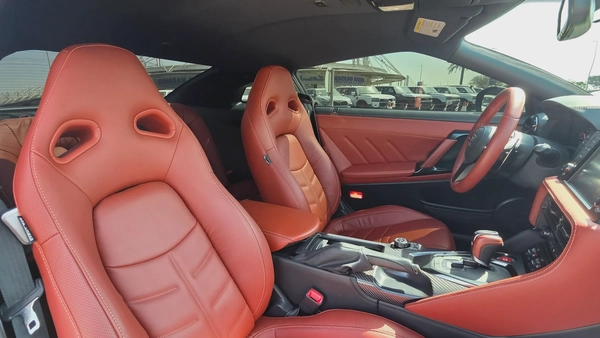 Nissan GT-R Premium (American 4k)
