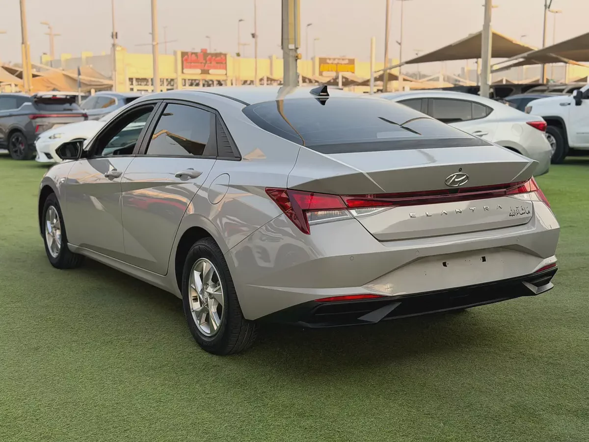HYUNDAI ELANTRA—2022–GCC—FREE ACCIDENT—ORIGINAL PAINT—EXCELLENT CONDITION-5-5