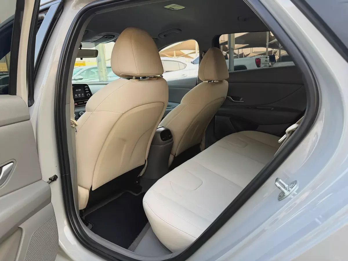 HYUNDAI ELANTRA—2022–GCC—FREE ACCIDENT—ORIGINAL PAINT—EXCELLENT CONDITION-8-8