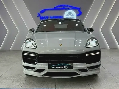 2020 - Porsche Cayenne Turbo - GCC-2
