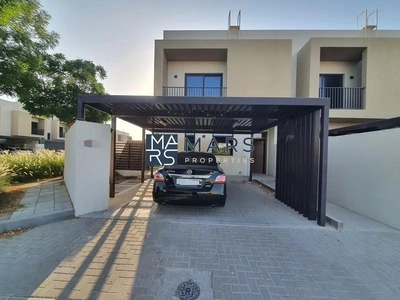 Elegant Corner 3-Bedroom Townhouse for Rent – Great Location!"-0