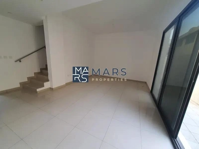 Elegant Corner 3-Bedroom Townhouse for Rent – Great Location!"-3