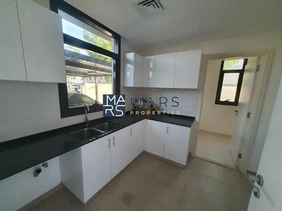 Elegant Corner 3-Bedroom Townhouse for Rent – Great Location!"-5