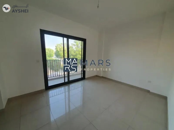 Elegant Corner 3-Bedroom Townhouse for Rent – Great Location!"