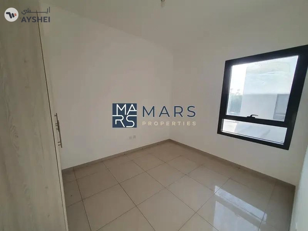Elegant Corner 3-Bedroom Townhouse for Rent – Great Location!"