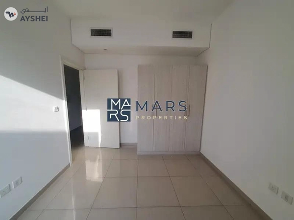 Elegant Corner 3-Bedroom Townhouse for Rent – Great Location!"