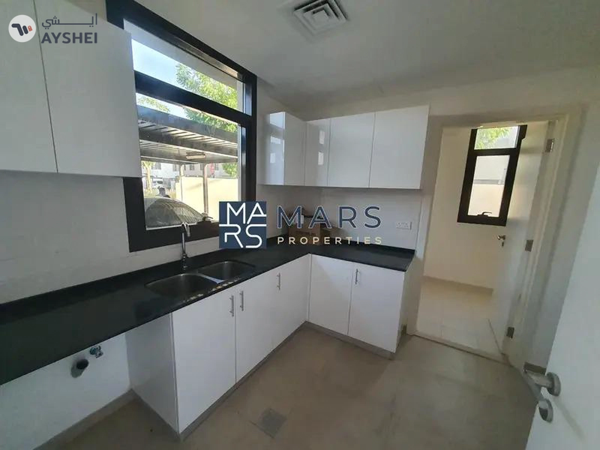 Elegant Corner 3-Bedroom Townhouse for Rent – Great Location!"-5-5