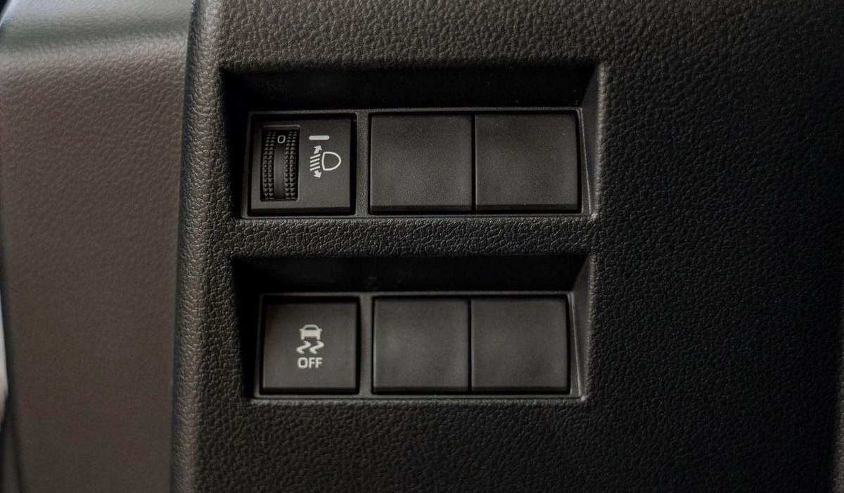 Toyota Land Cruiser GXR 4.0L V6 PETROL-15-0