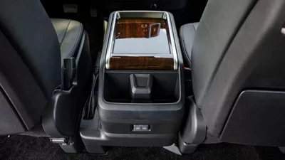 Toyota Granvia PREMIUM 3.5P AT MY2023 – BLACK-11