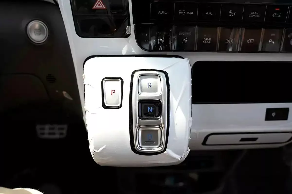 Hyundai Staria Luxury 7 seaters Hyundai Staria Luxury Premium 7 Seaters 2026 GCC specs (FOR EXPORT ONLY)-9-0