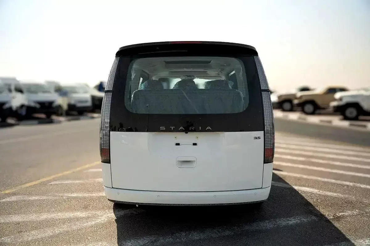 Hyundai Staria Luxury 7 seaters Hyundai Staria Luxury Premium 7 Seaters 2026 GCC specs (FOR EXPORT ONLY)-18-0