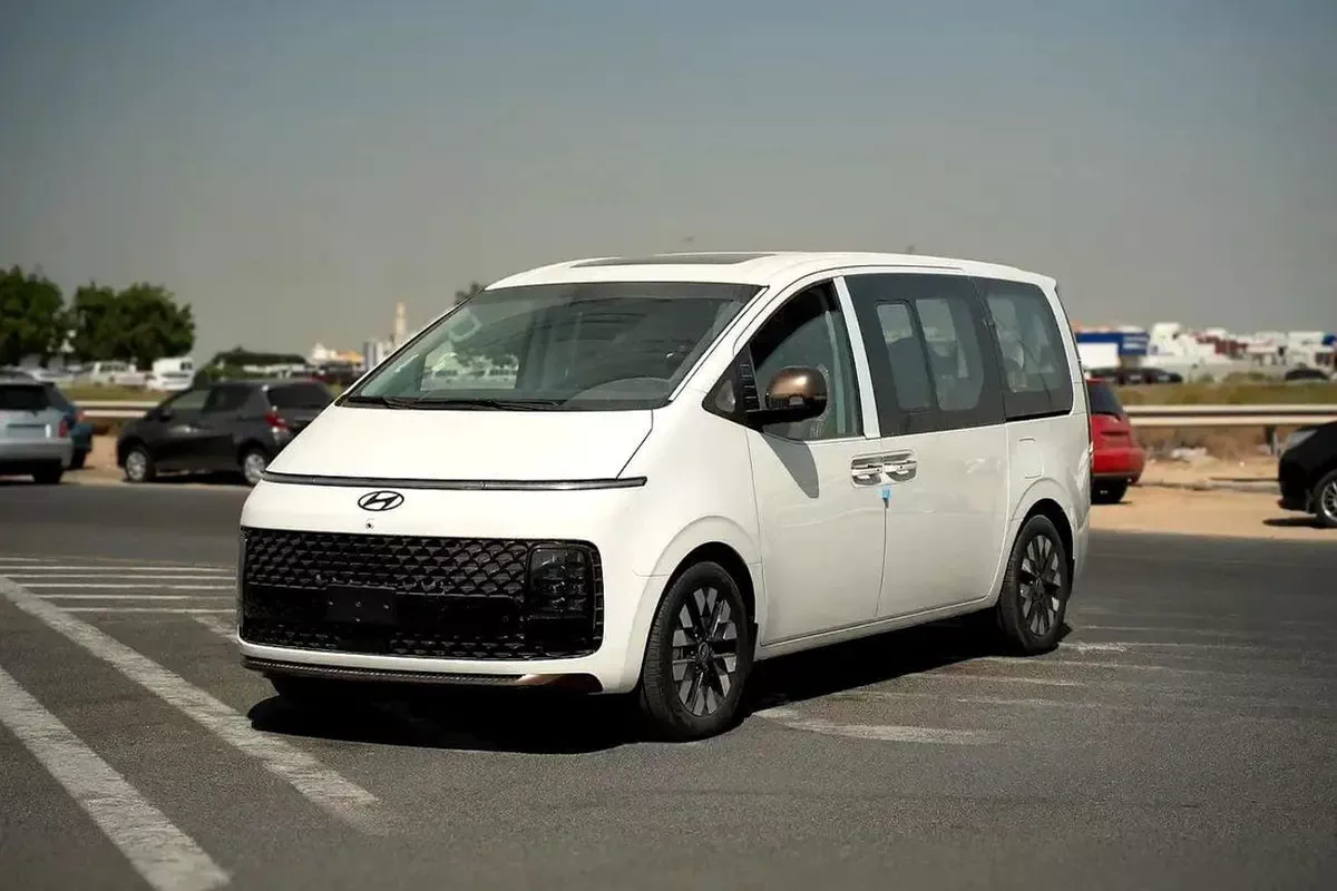 Hyundai Staria Luxury 7 seaters Hyundai Staria Luxury Premium 7 Seaters 2026 GCC specs (FOR EXPORT ONLY)