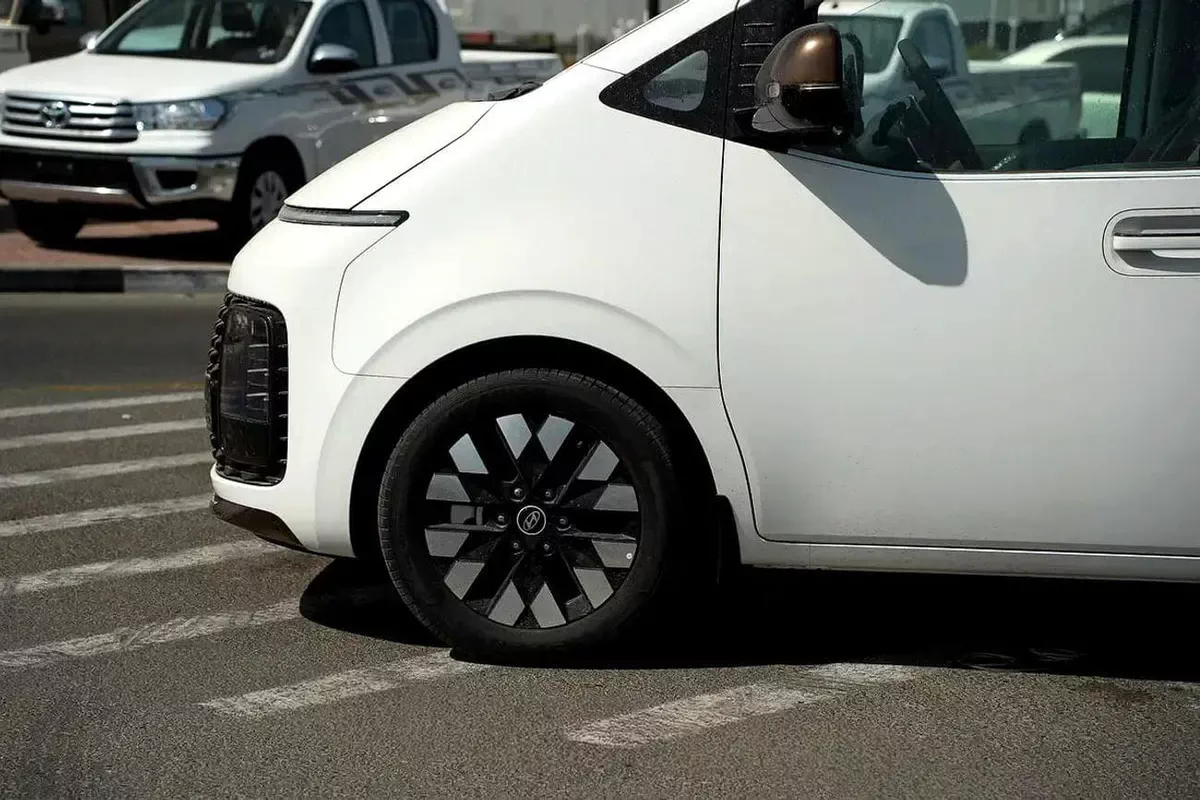 Hyundai Staria Luxury 7 seaters Hyundai Staria Luxury Premium 7 Seaters 2026 GCC specs (FOR EXPORT ONLY)-19-0