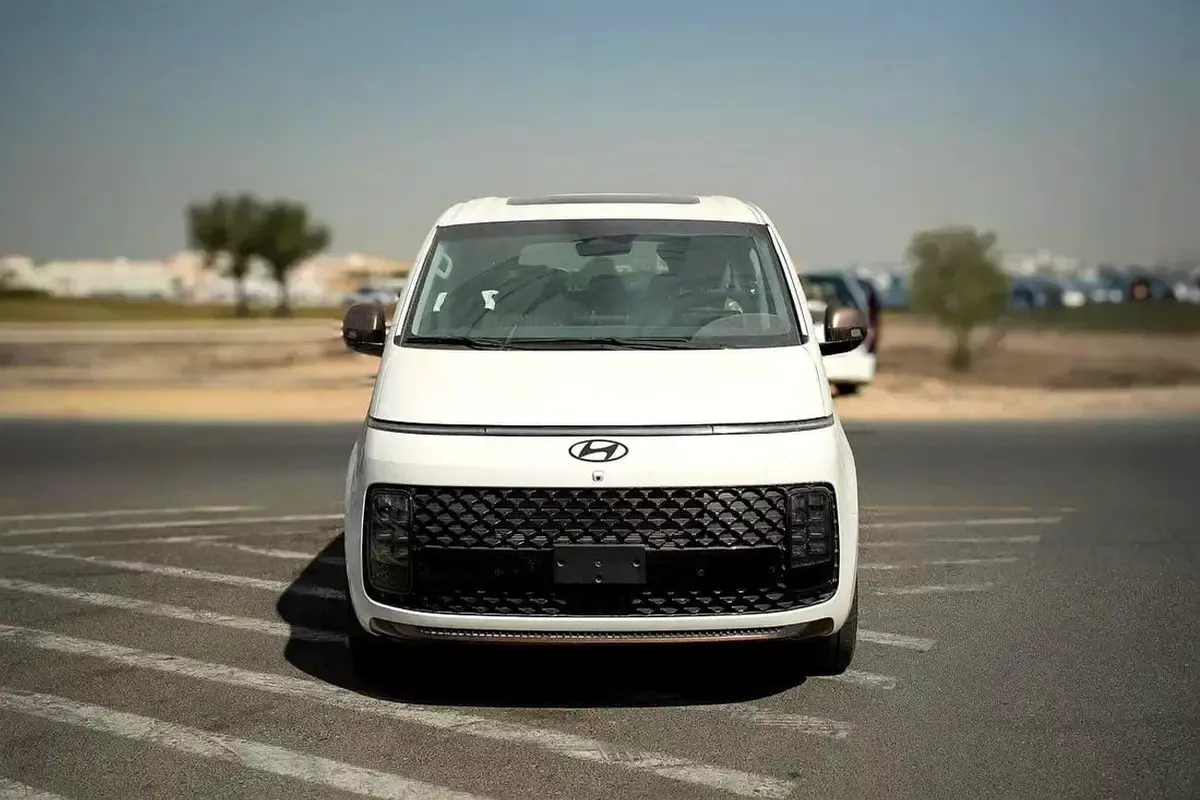 Hyundai Staria Luxury 7 seaters Hyundai Staria Luxury Premium 7 Seaters 2026 GCC specs (FOR EXPORT ONLY)-2-0
