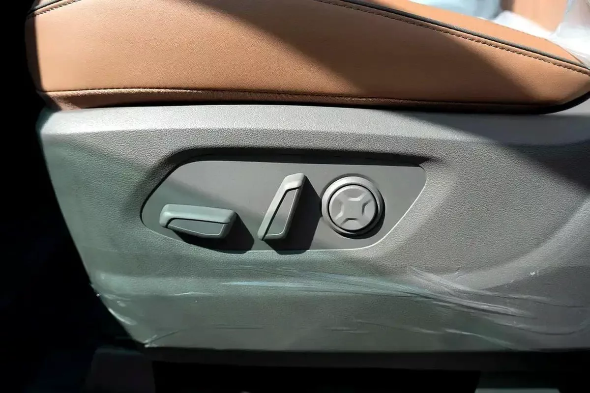 Hyundai Staria Luxury 7 seaters Hyundai Staria Luxury Premium 7 Seaters 2026 GCC specs (FOR EXPORT ONLY)-3-0