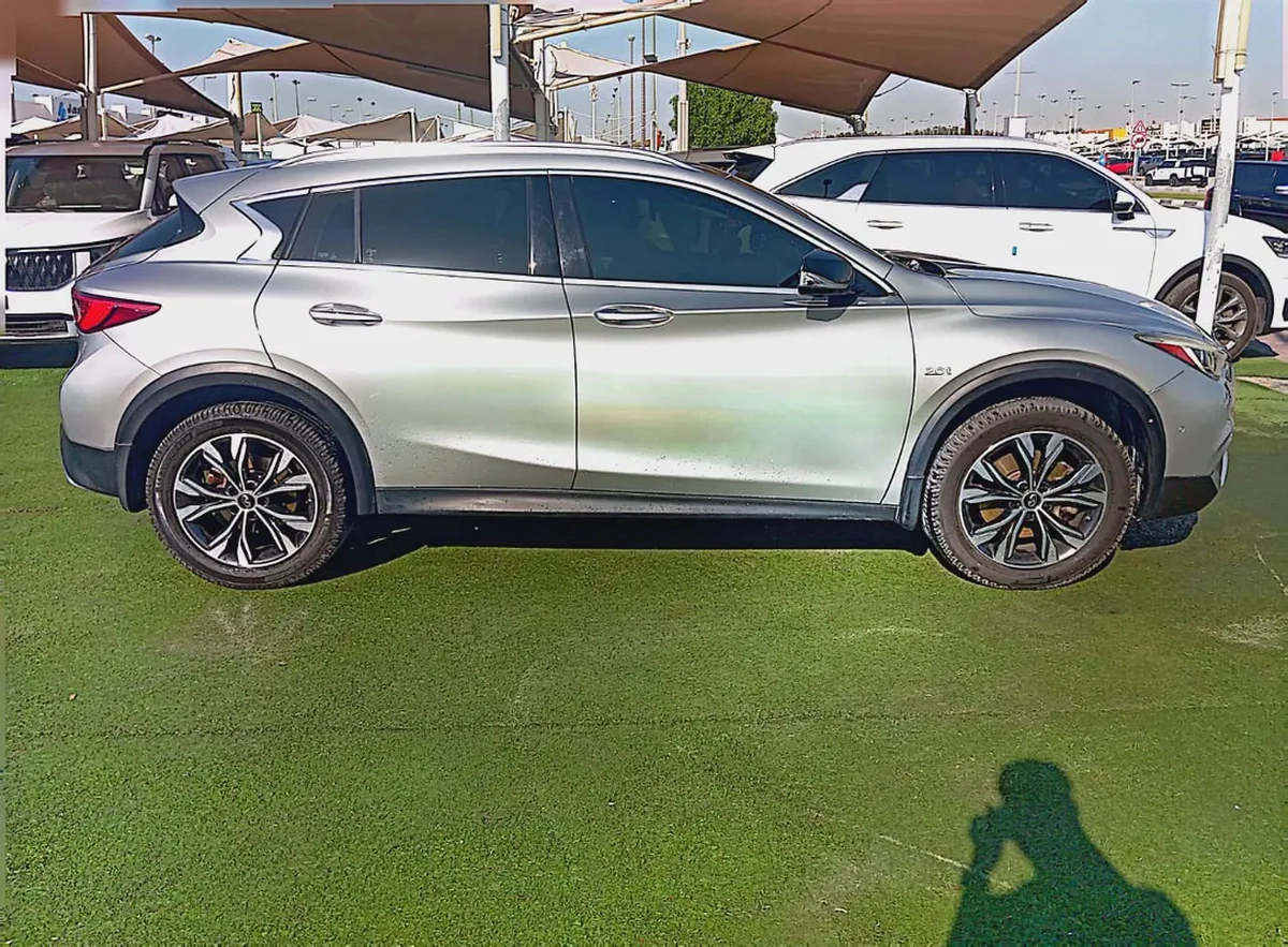 Infiniti QX30 Luxury 2018 - American Specs-2-2