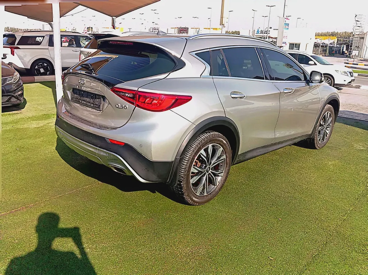 Infiniti QX30 Luxury 2018 - American Specs-8-8