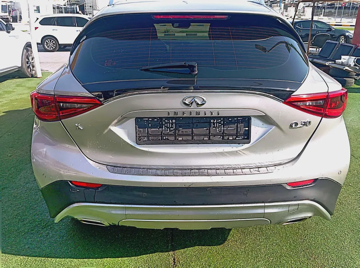 Infiniti QX30 Luxury 2018 - American Specs-9-9