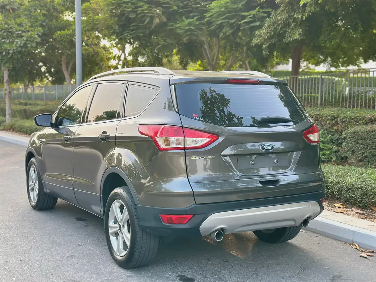 Ford Escape XLT 2015 | GCC Specs | Well Maintained-3-3